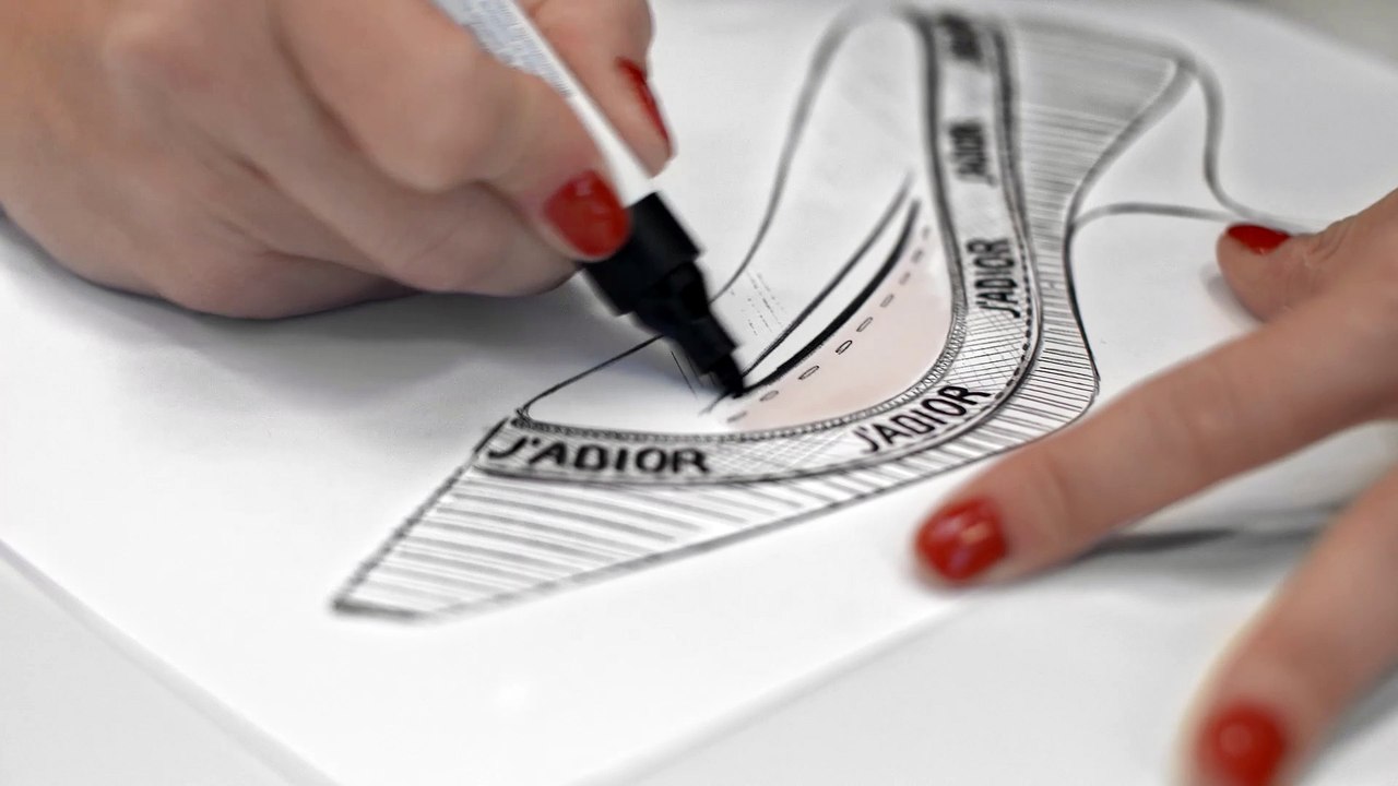 Savoir-faire : les secrets de confection des derniers escarpins Dior