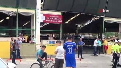 Omzuna falçata saplayan babasını arabayla sürükledi