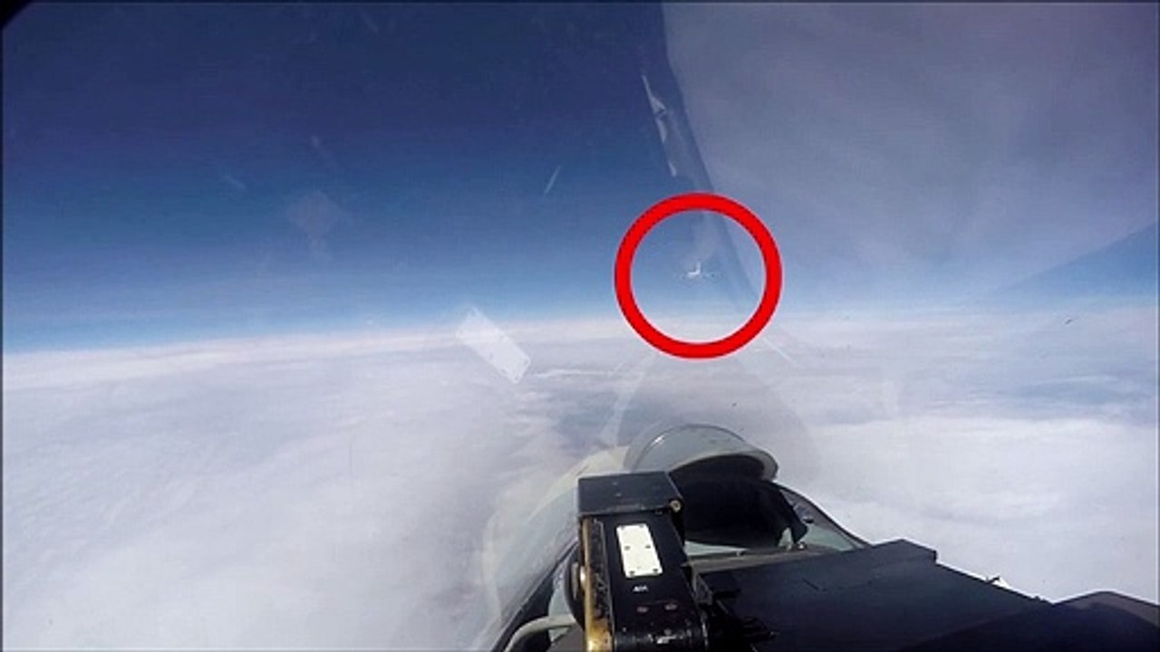 Russian Sukhoi-27 Intercepts US and Swedish Armed Forces Aircraft at Russian Border