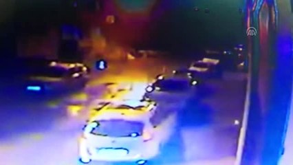 Otomobildeki çakmak gazı tüpleri patladı - SİVAS