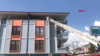 BURSA Papağan 'Ciguli', komşunun balkonuna kaçtı