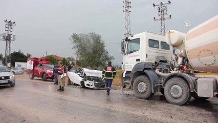 Beton mikseriyle otomobil çarpıştı: 6 yaralı