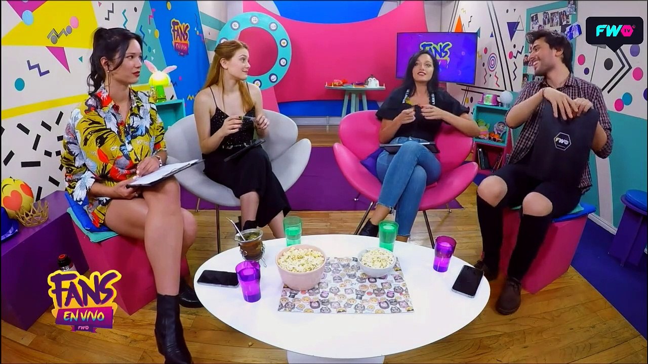 Oriana Sabatini y Caro Domenech con Manu Viale y Lizardo Ponce