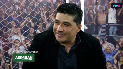 Corte Su foto con la camiseta de Boca y el vestuario de Vélez - Arroban #306