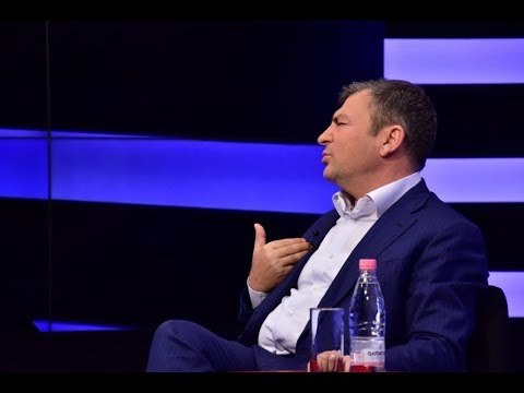 Halimi dhe Albana Vokshi pinin kafe me të dënuarin përjetë! PD-LSI morën votat e të burgosurve.