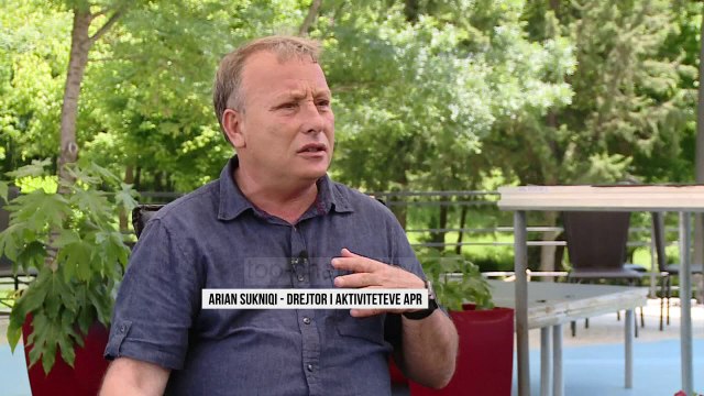 Koncertet e mbrëmjes në park, skena e amfiteatrit çdo natë ka aktivitete