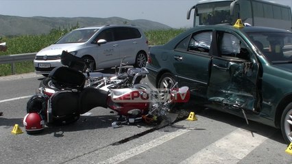 Report TV - Aksident në Lezhë, motori përplaset me makinën, dy të plagosur