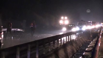 İzmir-Manisa kara yolu heyelan nedeniyle kapandı