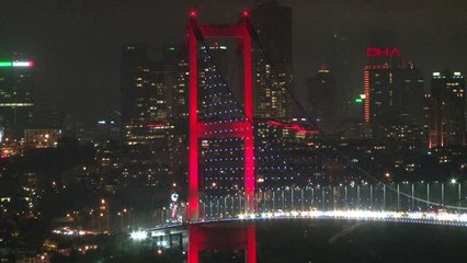 İSTANBUL-İSTANBUL'UN TARİHİ SİMGELERİ MİLLİ TAKIMA DESTEK İÇİN KIRMIZI-BEYAZA BÜRÜNDÜ