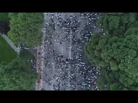 Pamje me dron. Ja sa protestues ishin në protestën e opozitës