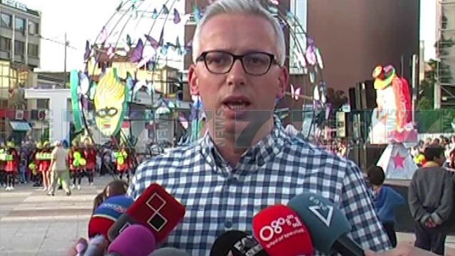 KARNAVALET NGJYROSIN QYTETIN E KORÇES, 27 GRUPE NGA GJITHE BOTA - News, Lajme - Kanali 7