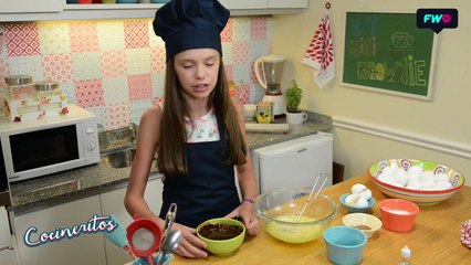 Paso a paso, Catalina cocina un brownie en una taza