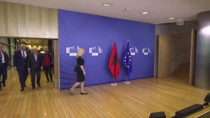 Arnavutluk AB'den "müzakerelere başlama sözünü" tutmasını istedi