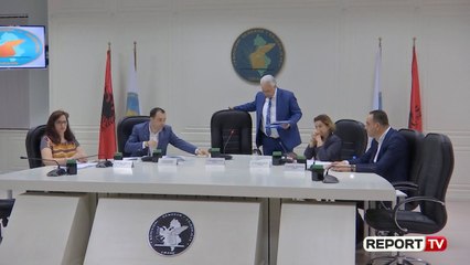 Report TV - Mbledhja e KQZ për Dekretin/ Ikën kryetari Zguri: Eshtë detyrues, nuk e diskutoj!