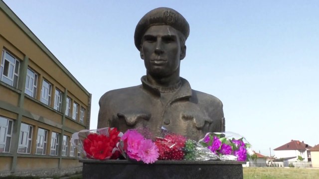 U shënua 21 vjetori I rënies së heroit të kombit Haxhi Hoti dhe dëshmorëve të Hasit-Lajme