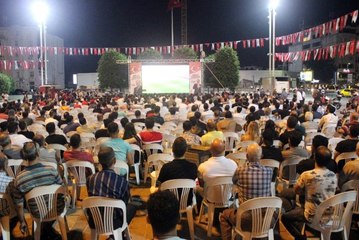 Taksim Meydanı'nda milli maç heyecanı dev ekrana taşındı
