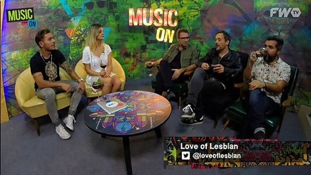 No somos buenos seduciendo mujeres entonces había que intentarlo de otra manera