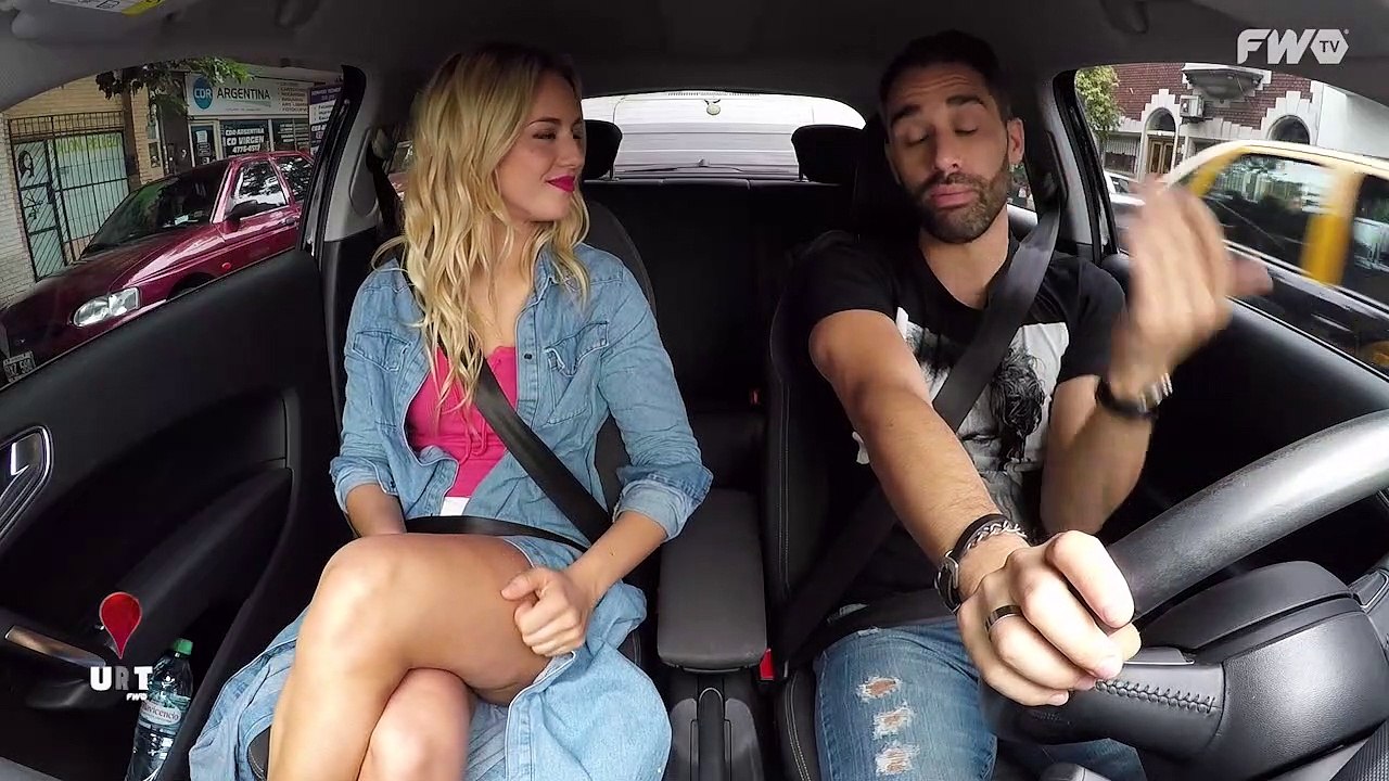 Flor Vigna se sube al auto del Pollo Álvarez - Urban #11