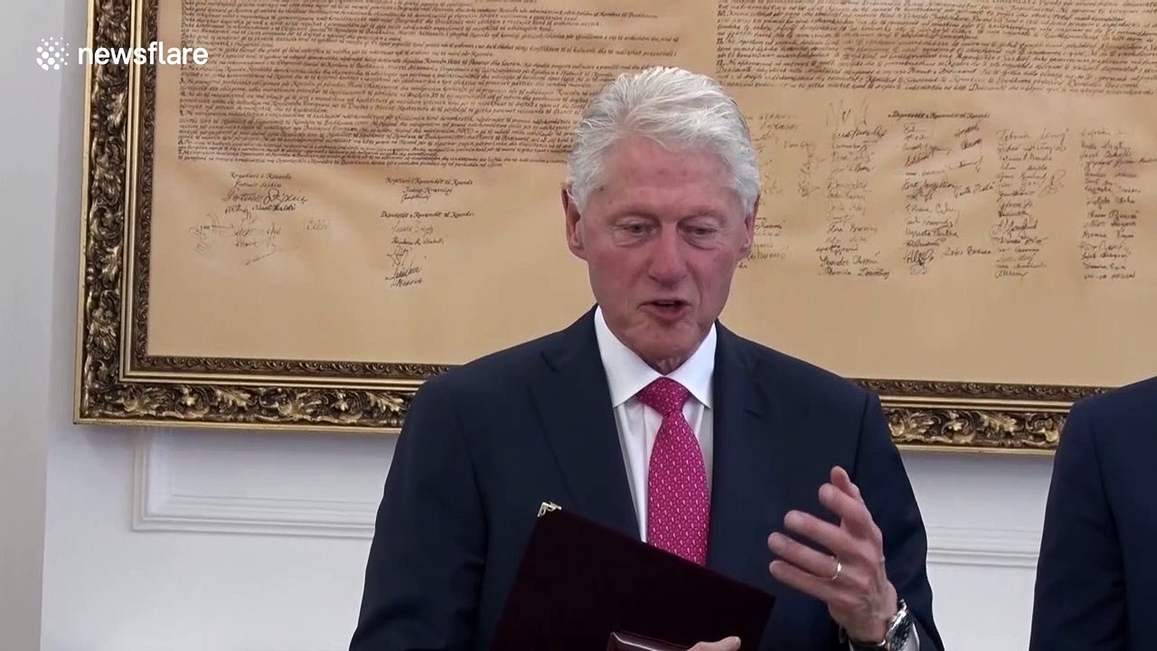 20 years after stopping ethnic cleansing, Bill Clinton awarded "Order of Freedom" medal in Kosovo