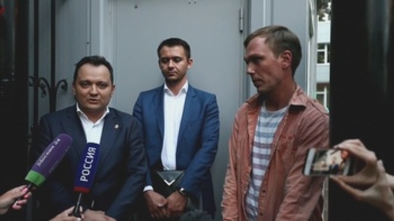 Rusia libera a periodista detenido tras una inédita movilización social