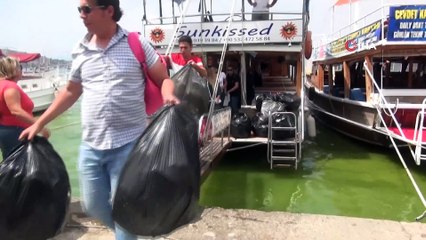 Fethiye'deki ada ve koylarda çevre temizliği