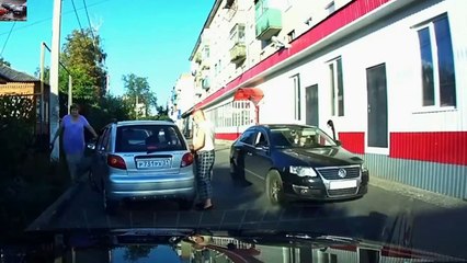 WOMAN DRIVING FAILS, SCARY WOMEN DRIVERS COMPILATION 2019(1)