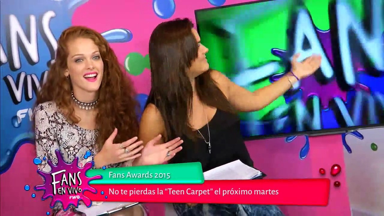 Blooper Mica le mete intriga al conductor de la teen carpet + Jenny habla en ingles + nadie la entiende + todos se rien - Fans en Vivo #195