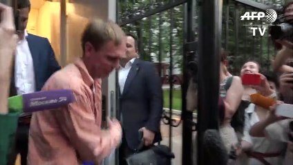 Rusia retira cargos y deja en libertad a periodista de investigación