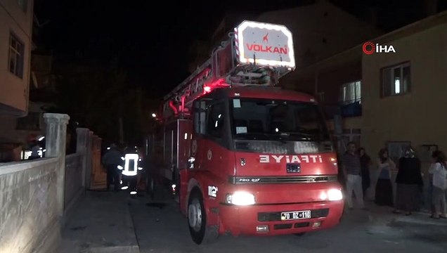 Yanan bebek arabası az kalsın faciaya yol açıyordu