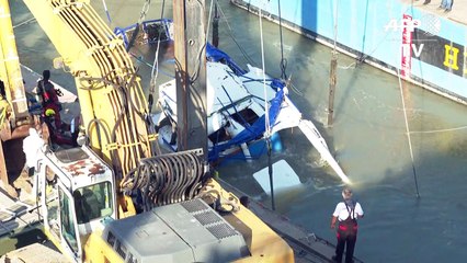 Sacan del agua barco que naufragó en Hungría con treintena de turistas