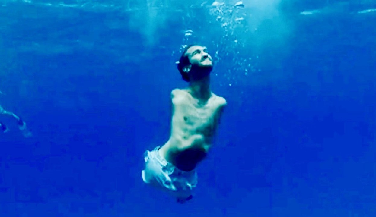 Born Without Arms and Legs - Nick Vujicic Inspires Millions of People ...