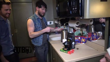 The Mowgli's and Jukebox The Ghost - BUS INVADERS Ep. 1454