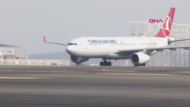 SPOR A Milli Futbol Takımı Türk bayraklarıyla karşılandı