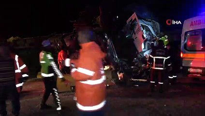 Kırıkkale Trafik Kazası: 2 Ölü, 4'ü Çocouk, 3'ü  Ağır 17 Yaralı