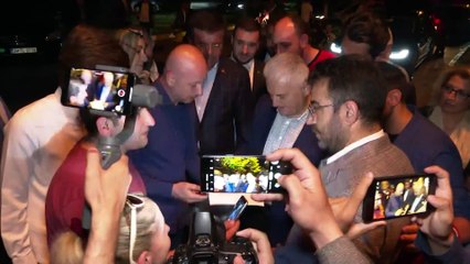 Binali Yıldırım İzlanda-Türkiye maçını izlerken…