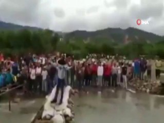 Polis, Venezuelalıları engellemek için köprü söküyor