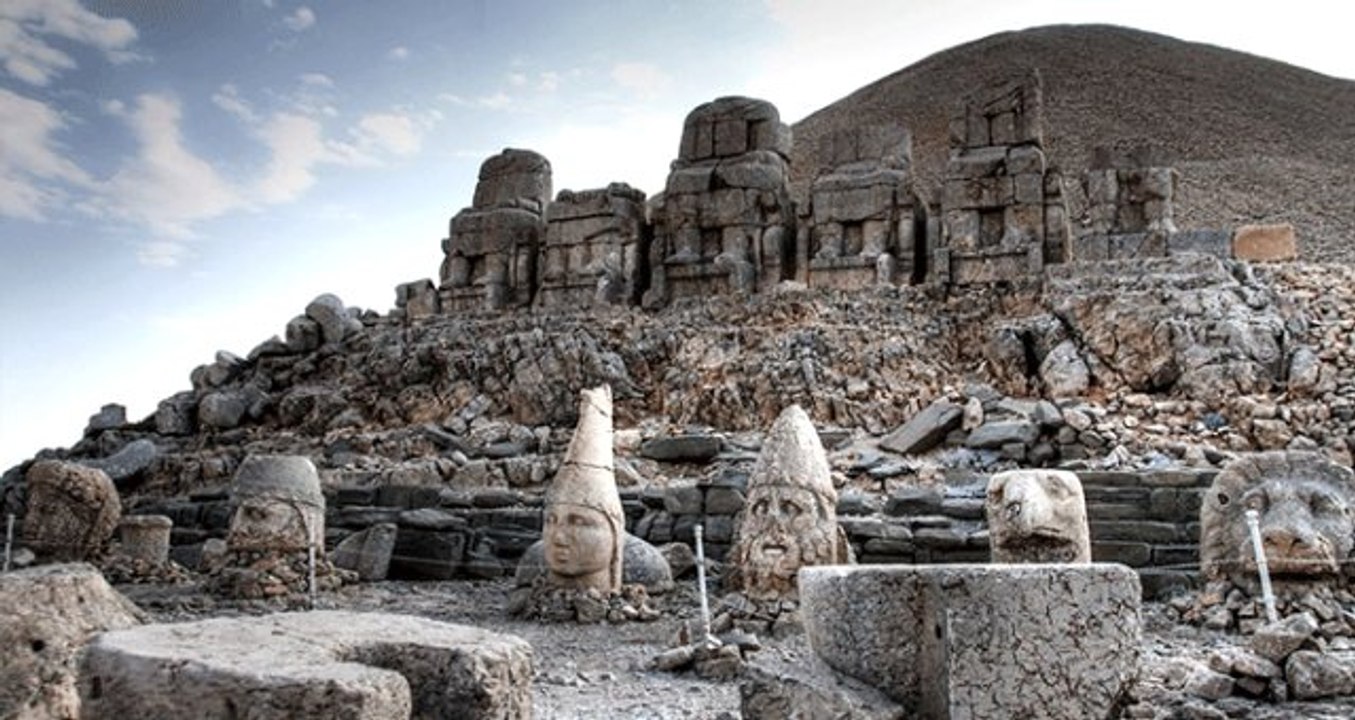 Nesli tehlikede olan Beyazbantlı engerek yılanı Nemrut Dağı'nda görüldü