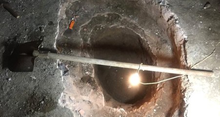 Babasından kalan atölyeyi kazan vatandaş 4 metre derinlikte tarihi taş buldu