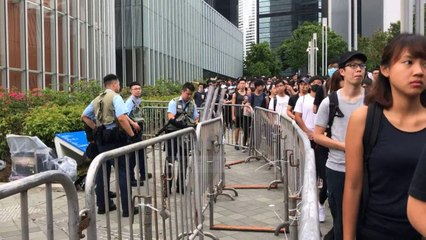 Hong Kong/Protesta kundër ekstradimit, rrethohen godinat qeveritare