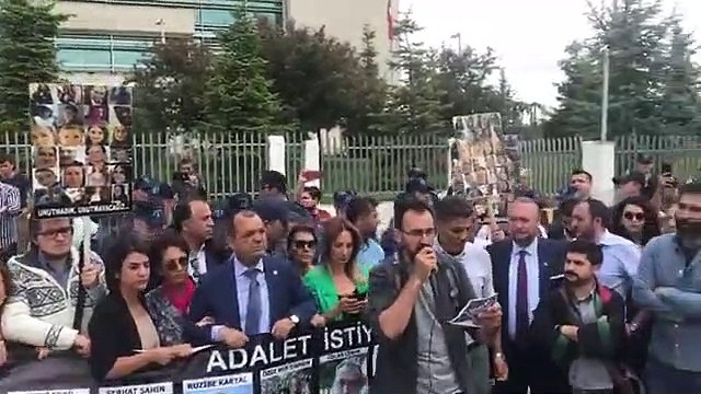 Polis, Çorlu tren katliamında yakınlarını kaybeden ailelere, Anayasa Mahkemesi'nin önünde plastik mermilerle müdahale etti