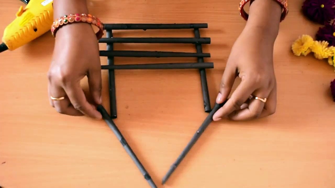 DIY - Woolen flower and paper wall hanging - woolen craft - easy home decor