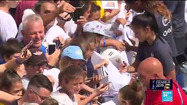 Mondial 2019 : les Bleues entretiennent la ferveur à l'approche de leur match face à la Norvège
