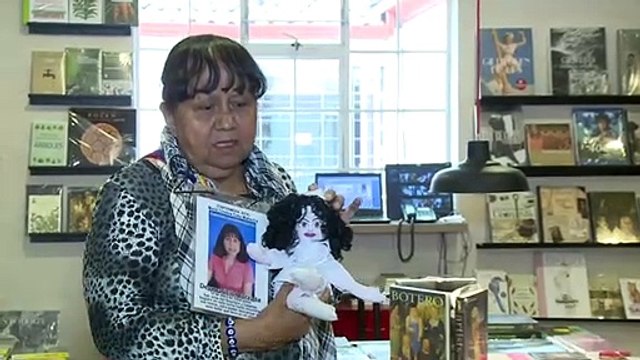 Bonecas homenageiam vítimas na Colômbia
