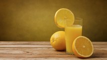 ¿Agua con limón o zumo de naranja?