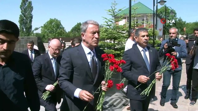 - Bakan Akar'ın Azerbaycan ziyareti sürüyor- Bakan Akar, Azerbaycan Savunma Bakanı Hasanov ile bir araya geldi