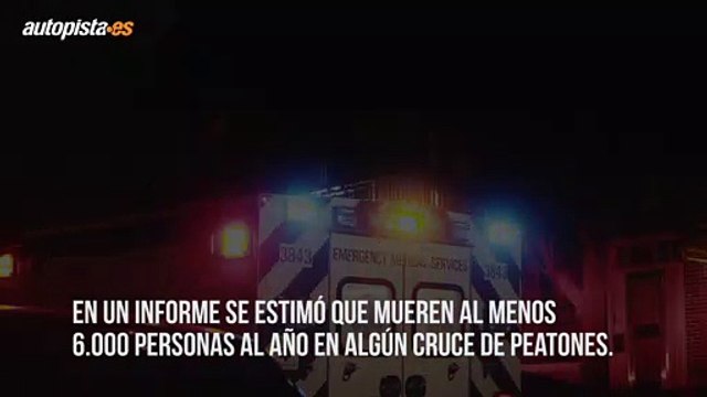 ¿Multas para los peatones que crucen la calle mirando el móvil?