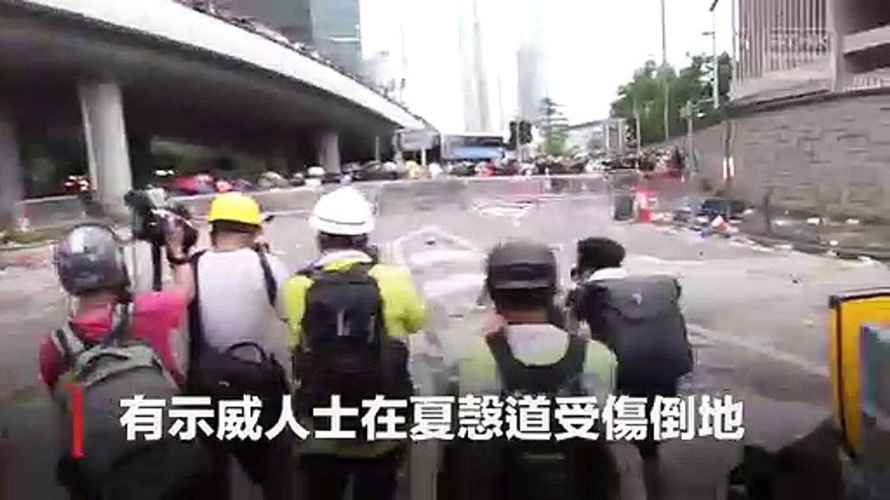 香港公安 黑警 阻止救護車進入 進行救護工作