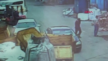 İSTANBUL-BAŞAKŞEHİR'DE OTOMOBİLDEN 60 BİN LİRAYI BÖYLE ÇALDILAR