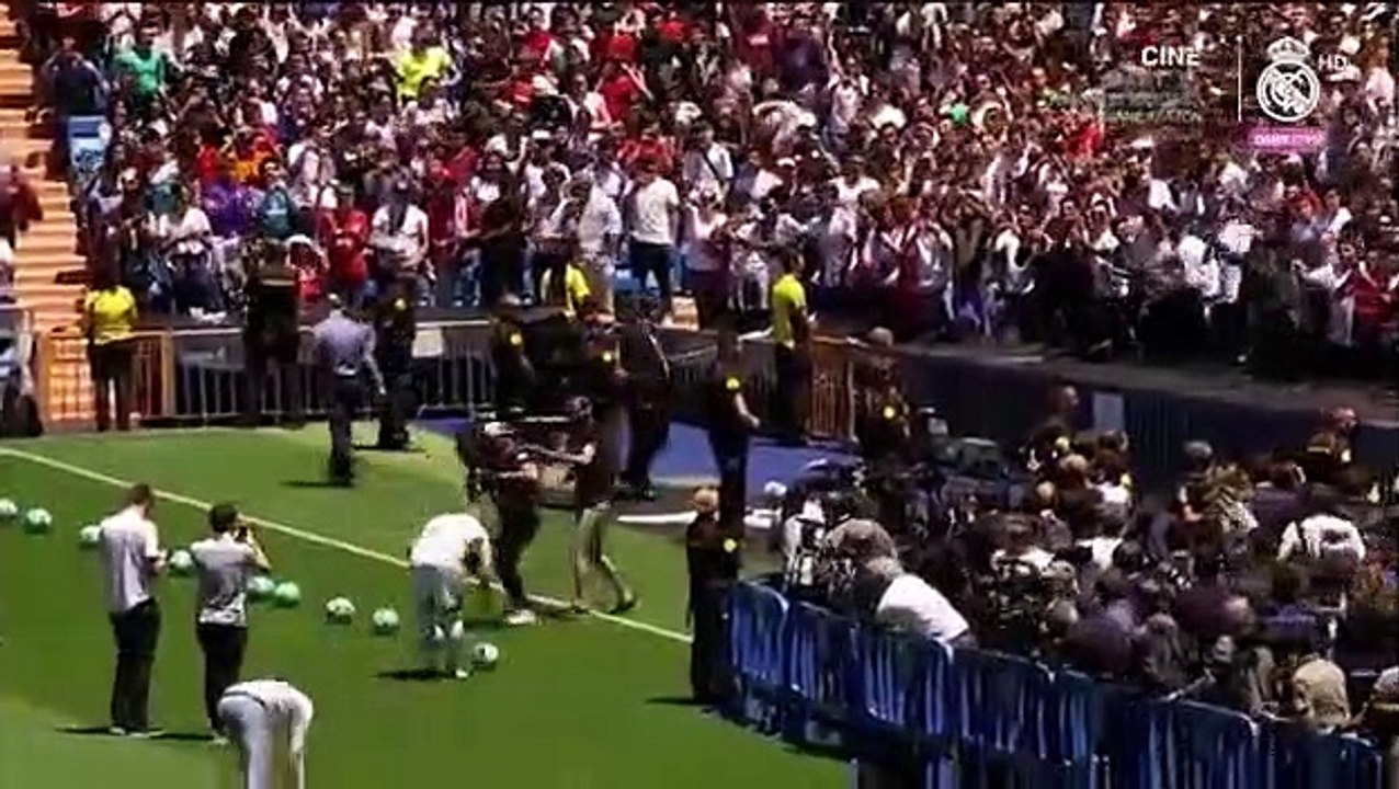 Luka Jovic pisa el Santiago Bernabéu con la camiseta del Real Madrid por primera vez