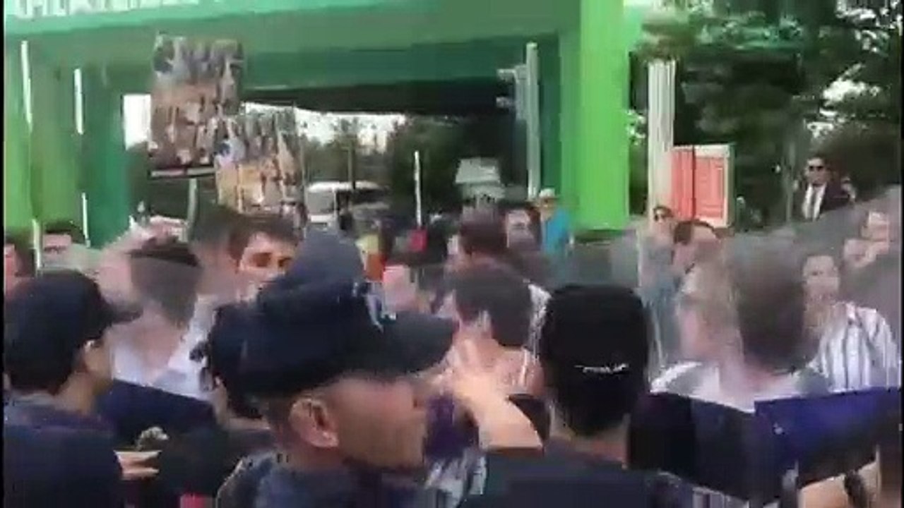 Çorlu tren kazasında yakınlarını kaybeden ailelere polis müdahalesi